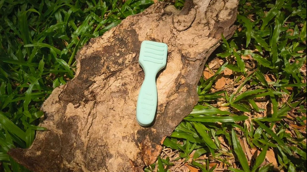 SootheScratch tool image back view nature